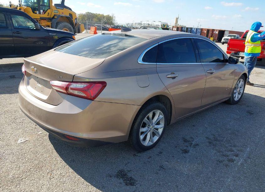Photo 4 of 2019 Chevrolet Malibu LT (VIN 1G1ZD5STXKF149301)