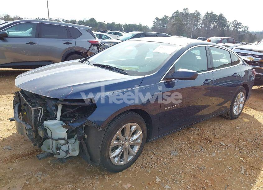 Photo 2 of 2019 Chevrolet Malibu LT (VIN 1G1ZD5STXKF153137)