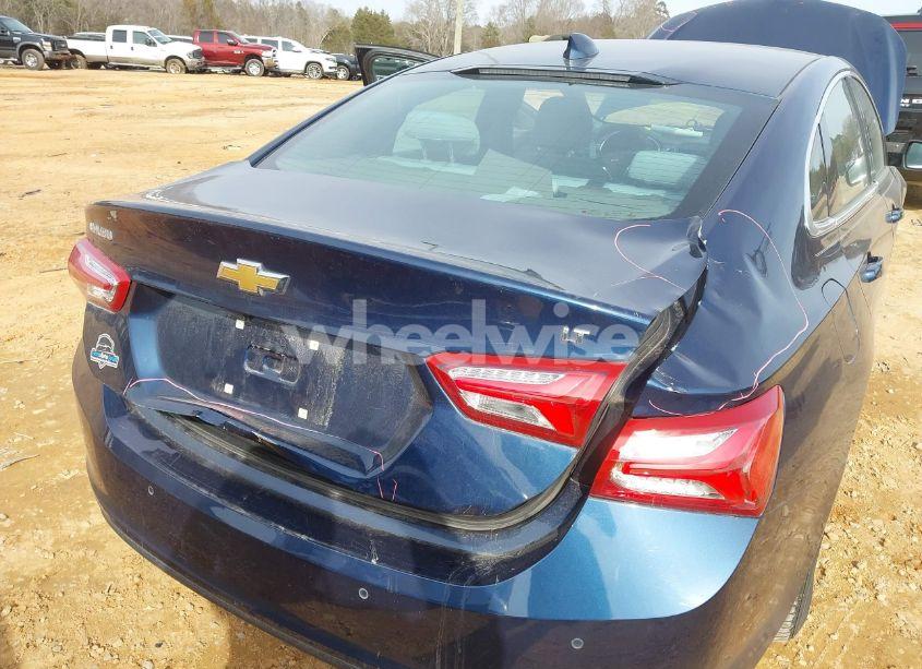 Photo 6 of 2019 Chevrolet Malibu LT (VIN 1G1ZD5STXKF153137)