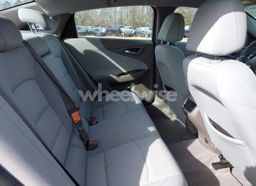 Photo 8 of 2019 Chevrolet Malibu LT (VIN 1G1ZD5STXKF153137)