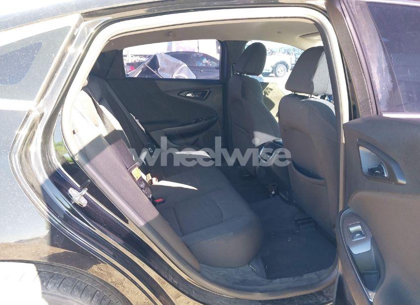 Photo 8 of 2019 Chevrolet Malibu LT (VIN 1G1ZD5STXKF161979)