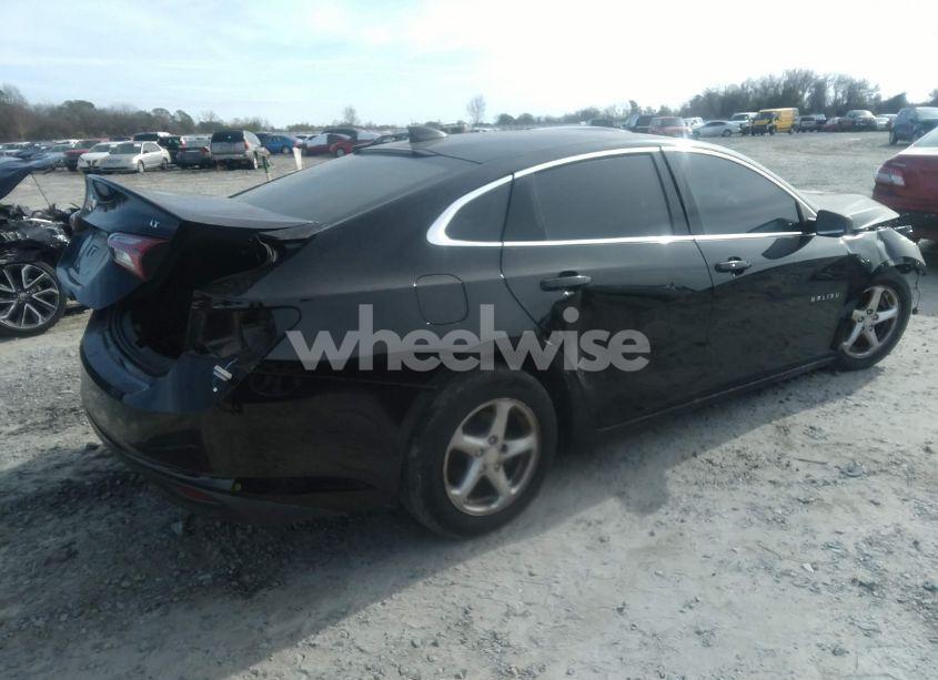 Photo 4 of 2019 Chevrolet Malibu LT (VIN 1G1ZD5STXKF162579)