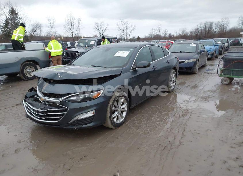 Photo 2 of 2019 Chevrolet Malibu LT (VIN 1G1ZD5STXKF162811)