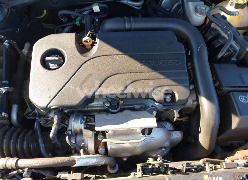 Photo 10 of 2019 Chevrolet Malibu LT (VIN 1G1ZD5STXKF177776)