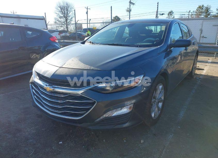 Photo 2 of 2019 Chevrolet Malibu LT (VIN 1G1ZD5STXKF177776)