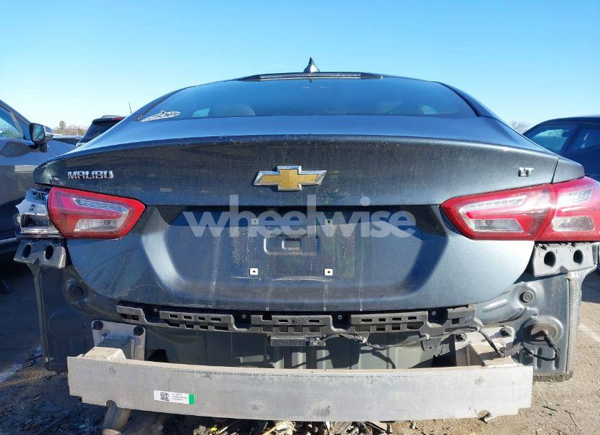 Photo 6 of 2019 Chevrolet Malibu LT (VIN 1G1ZD5STXKF177776)
