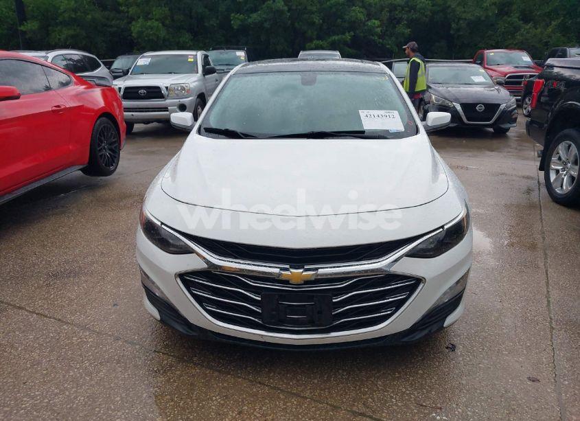 Photo 12 of 2019 Chevrolet Malibu LT (VIN 1G1ZD5STXKF180483)