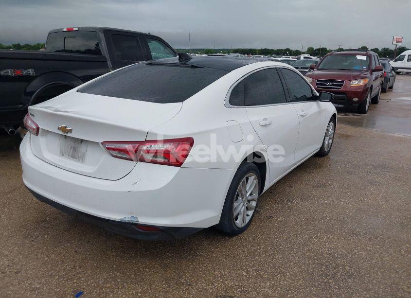 Photo 4 of 2019 Chevrolet Malibu LT (VIN 1G1ZD5STXKF180483)