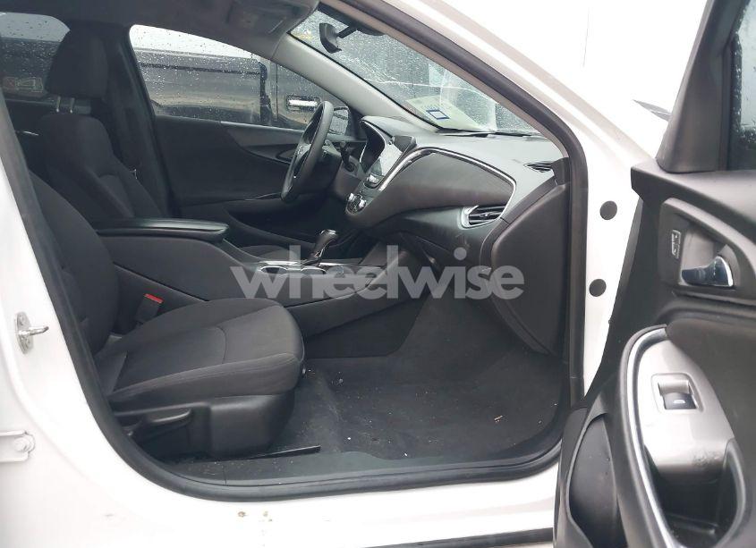 Photo 5 of 2019 Chevrolet Malibu LT (VIN 1G1ZD5STXKF180483)