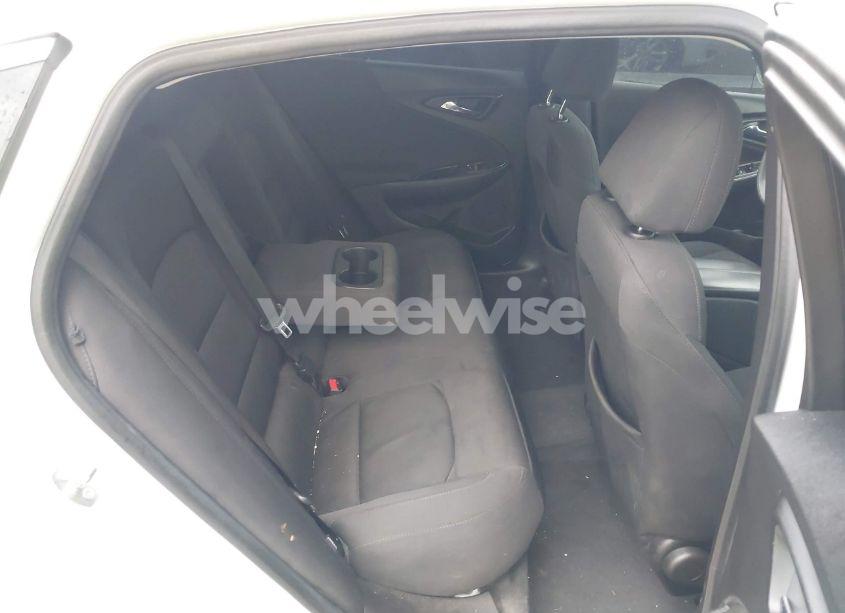 Photo 8 of 2019 Chevrolet Malibu LT (VIN 1G1ZD5STXKF180483)