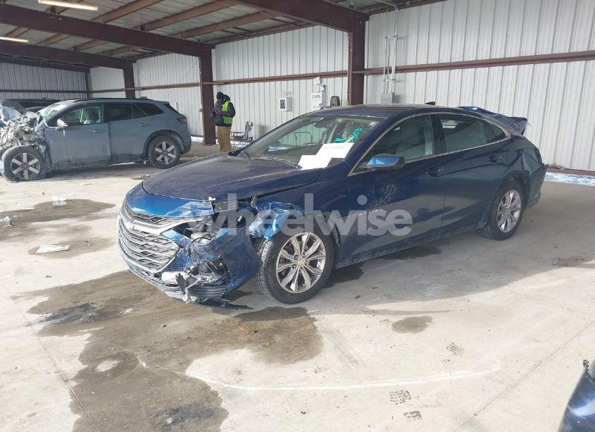 Photo 2 of 2019 Chevrolet Malibu LT (VIN 1G1ZD5STXKF193783)