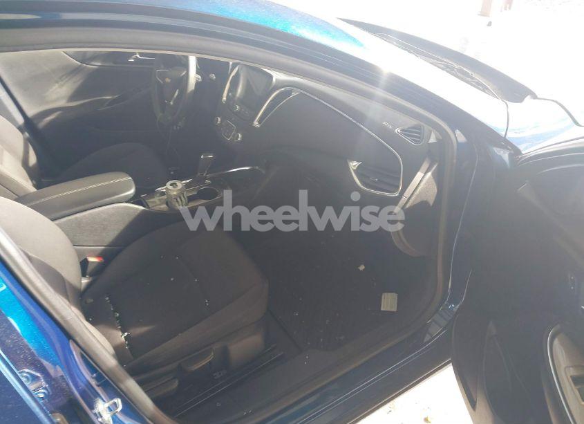 Photo 5 of 2019 Chevrolet Malibu LT (VIN 1G1ZD5STXKF193783)