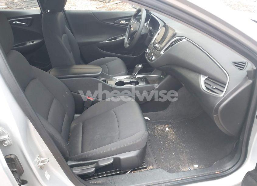 Photo 5 of 2020 Chevrolet Malibu FWD LT (VIN 1G1ZD5STXLF000274)