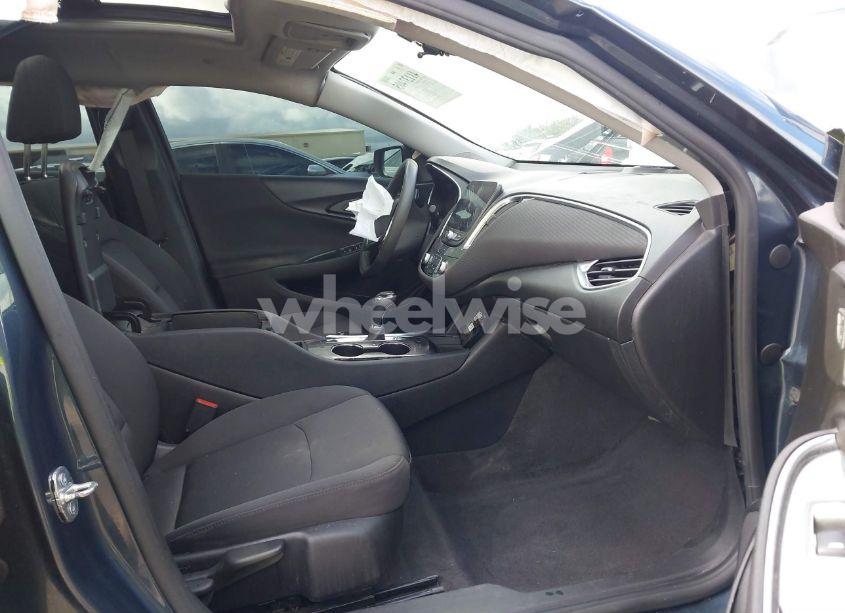 Photo 5 of 2020 Chevrolet Malibu FWD LT (VIN 1G1ZD5STXLF007919)