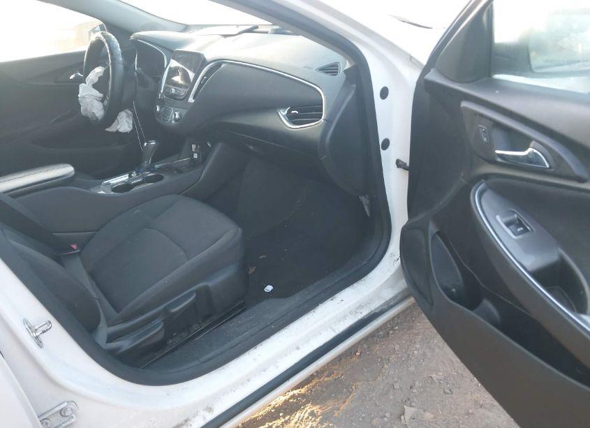 Photo 5 of 2020 Chevrolet Malibu FWD LT (VIN 1G1ZD5STXLF010688)