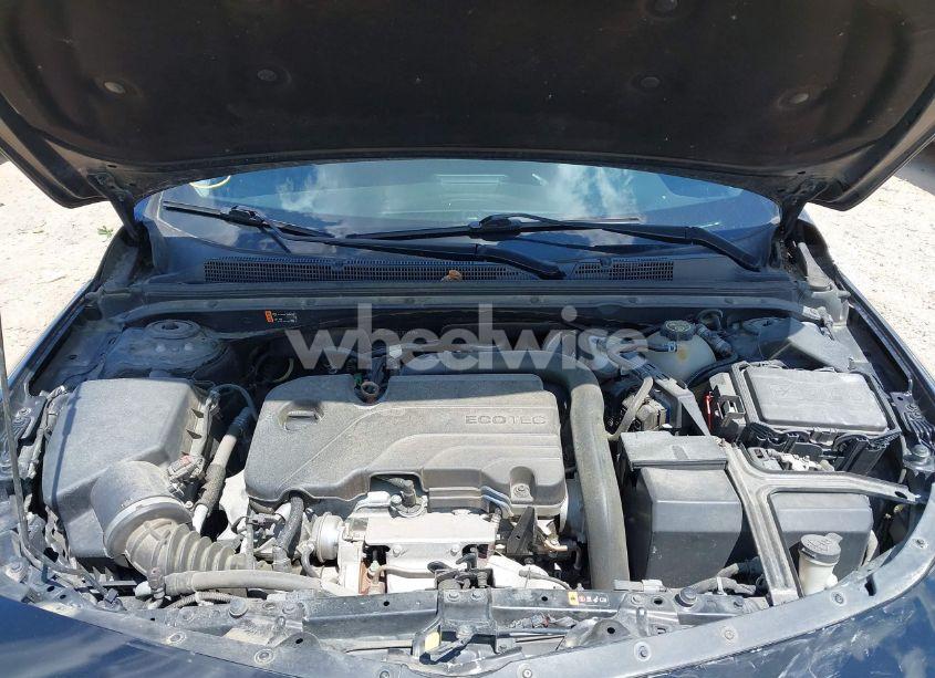 Photo 10 of 2020 Chevrolet Malibu FWD LT (VIN 1G1ZD5STXLF011419)