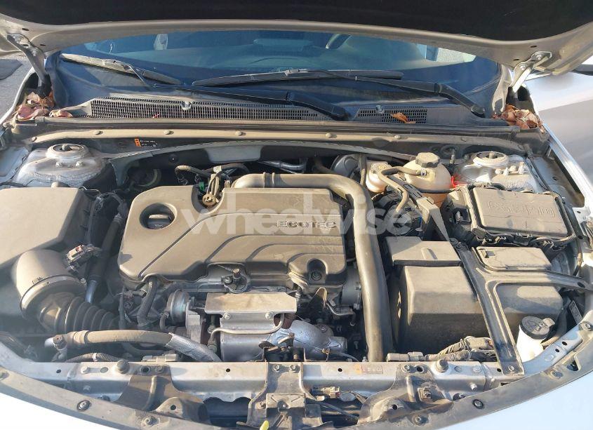 Photo 10 of 2020 Chevrolet Malibu FWD LT (VIN 1G1ZD5STXLF017527)