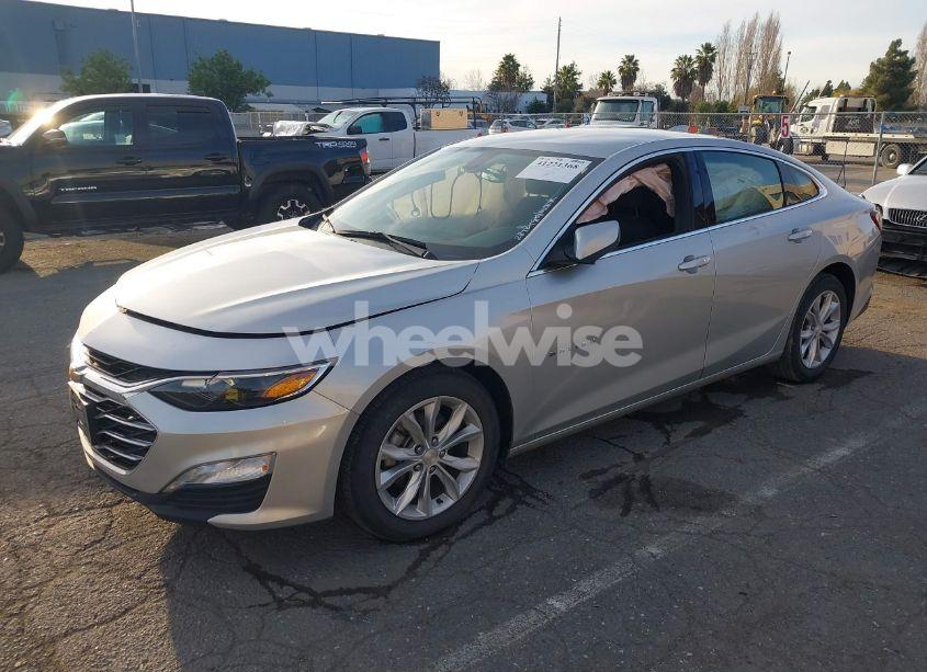 Photo 2 of 2020 Chevrolet Malibu FWD LT (VIN 1G1ZD5STXLF017527)