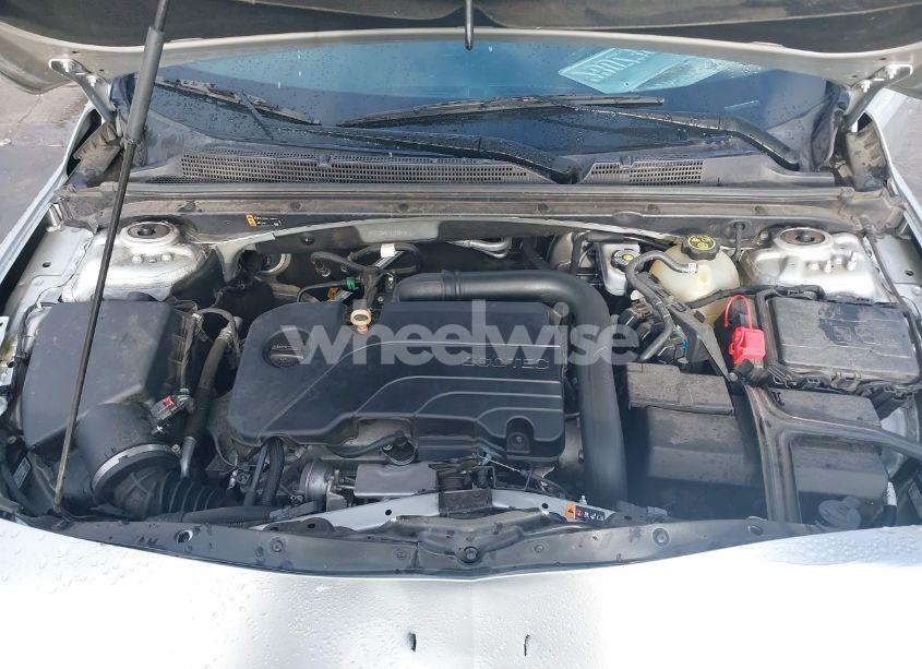 Photo 10 of 2020 Chevrolet Malibu FWD LT (VIN 1G1ZD5STXLF041245)