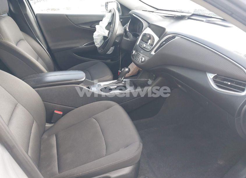 Photo 5 of 2020 Chevrolet Malibu FWD LT (VIN 1G1ZD5STXLF041245)