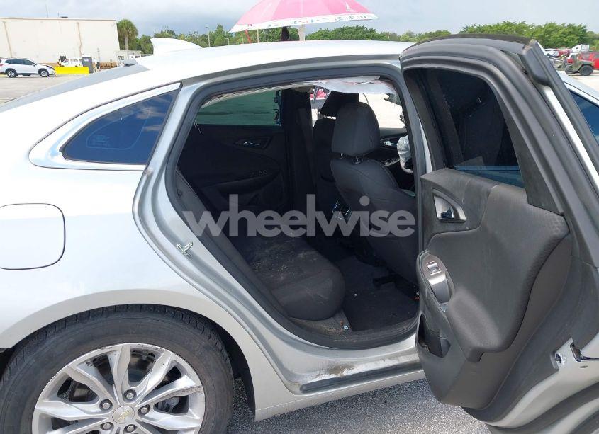 Photo 8 of 2020 Chevrolet Malibu FWD LT (VIN 1G1ZD5STXLF054948)