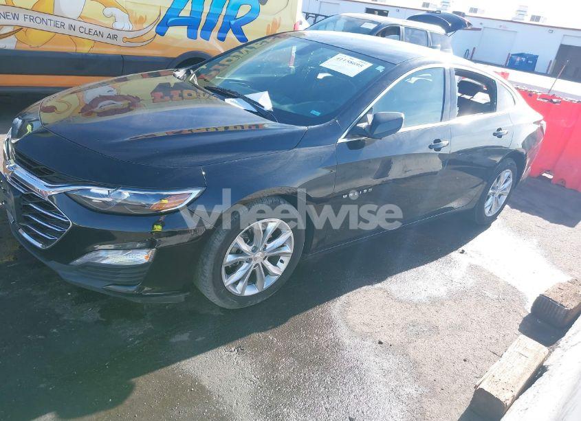 Photo 2 of 2020 Chevrolet Malibu FWD LT (VIN 1G1ZD5STXLF066386)
