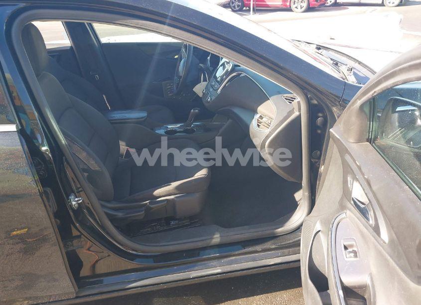 Photo 5 of 2020 Chevrolet Malibu FWD LT (VIN 1G1ZD5STXLF066386)