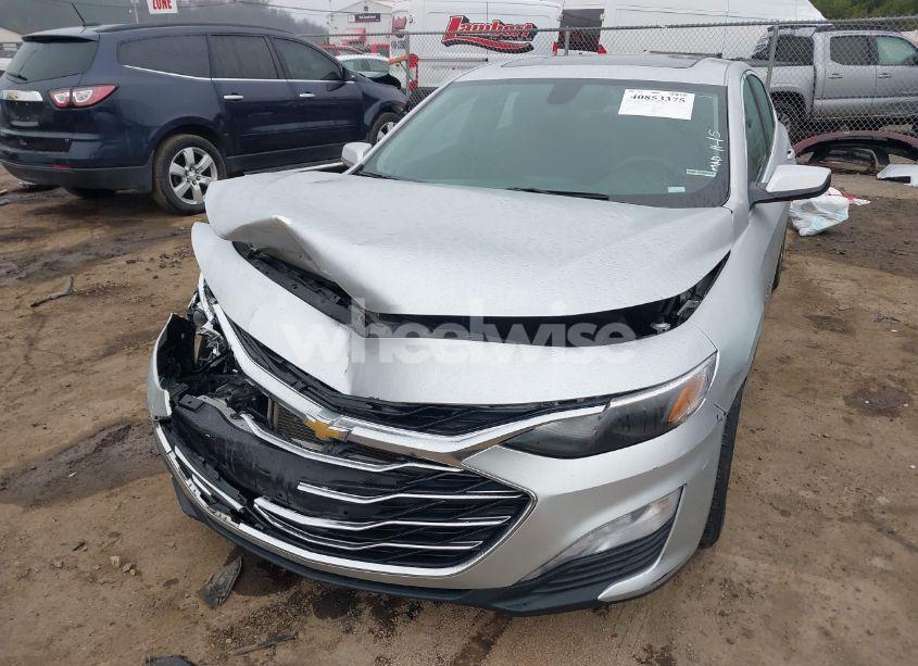 Photo 2 of 2020 Chevrolet Malibu FWD LT (VIN 1G1ZD5STXLF090042)
