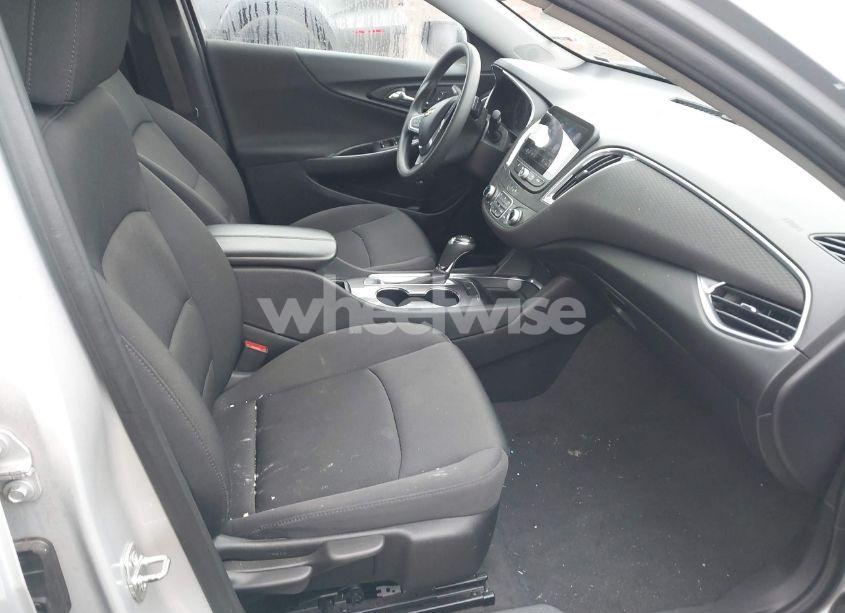 Photo 5 of 2020 Chevrolet Malibu FWD LT (VIN 1G1ZD5STXLF090042)