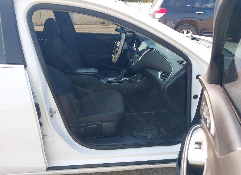 Photo 5 of 2020 Chevrolet Malibu FWD LT (VIN 1G1ZD5STXLF094186)