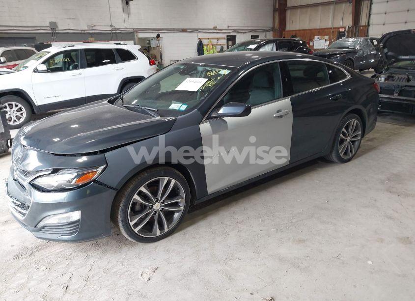 Photo 2 of 2020 Chevrolet Malibu FWD LT (VIN 1G1ZD5STXLF099405)