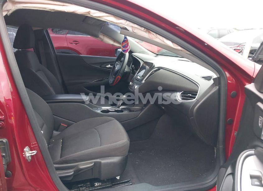 Photo 5 of 2020 Chevrolet Malibu FWD LT (VIN 1G1ZD5STXLF105350)