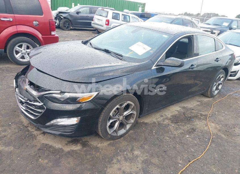 Photo 2 of 2020 Chevrolet Malibu FWD LT (VIN 1G1ZD5STXLF107163)