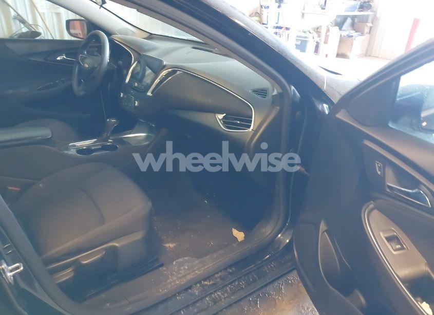 Photo 5 of 2020 Chevrolet Malibu FWD LT (VIN 1G1ZD5STXLF118728)