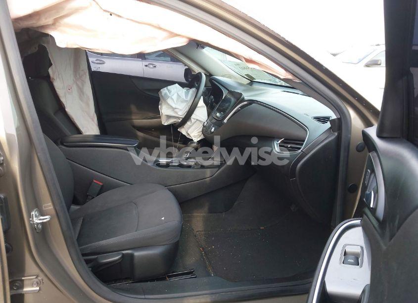 Photo 5 of 2020 Chevrolet Malibu FWD LT (VIN 1G1ZD5STXLF128613)