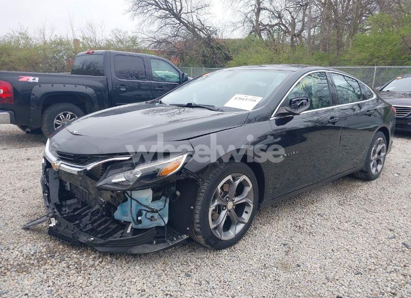 Photo 2 of 2020 Chevrolet Malibu FWD LT (VIN 1G1ZD5STXLF155651)