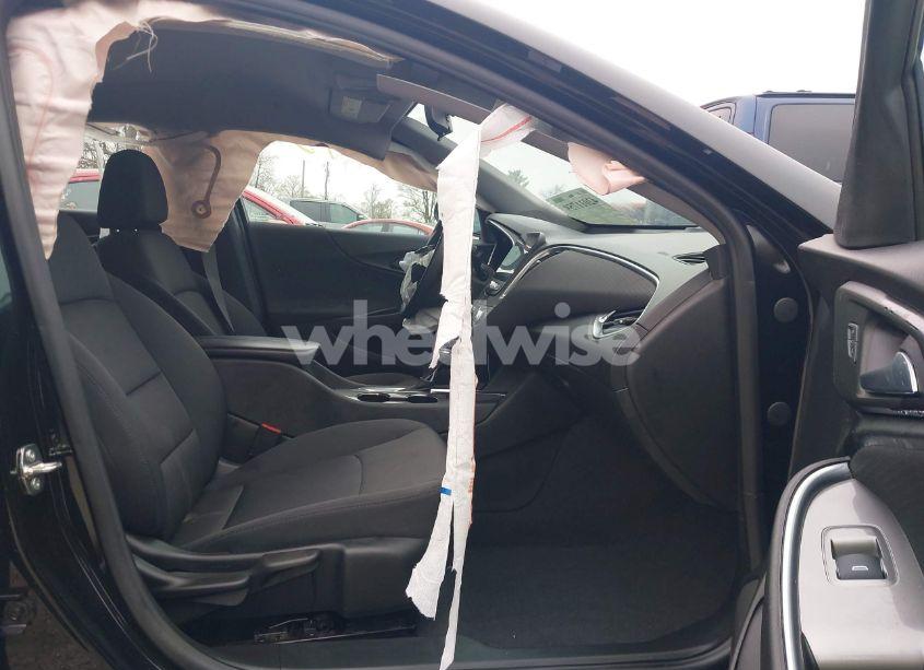 Photo 5 of 2020 Chevrolet Malibu FWD LT (VIN 1G1ZD5STXLF155651)