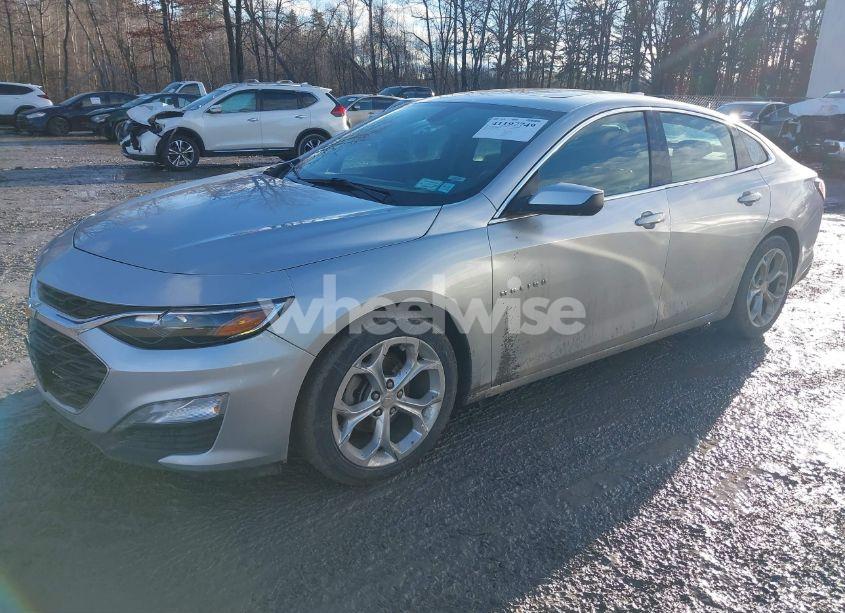 Photo 2 of 2021 Chevrolet Malibu FWD LT (VIN 1G1ZD5STXMF009283)