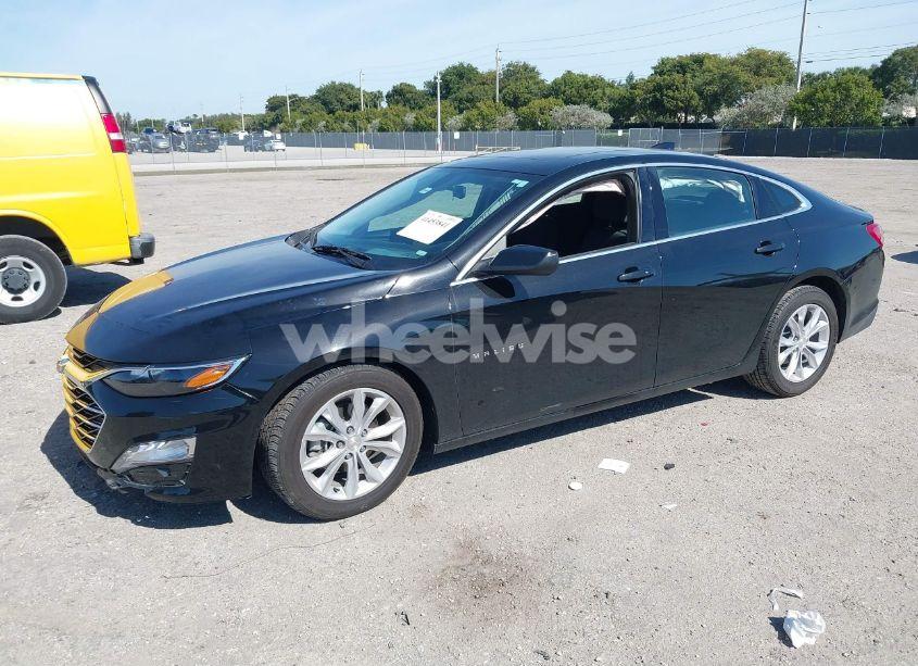 Photo 2 of 2021 Chevrolet Malibu FWD LT (VIN 1G1ZD5STXMF017464)