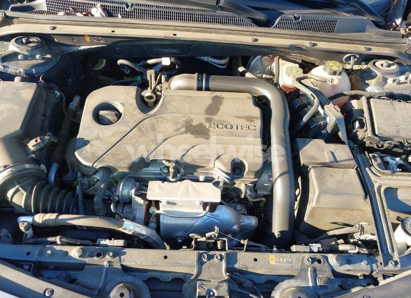 Photo 10 of 2021 Chevrolet Malibu FWD LT (VIN 1G1ZD5STXMF022499)