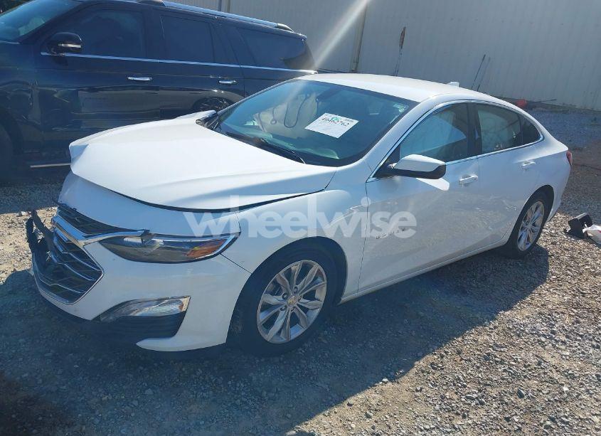 Photo 2 of 2021 Chevrolet Malibu LT (VIN 1G1ZD5STXMF026326)