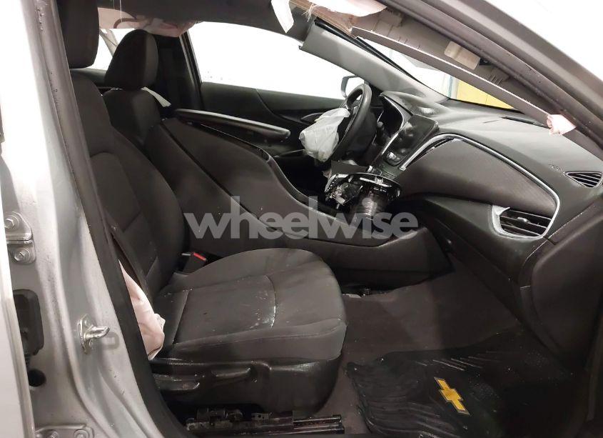 Photo 5 of 2021 Chevrolet Malibu FWD LT (VIN 1G1ZD5STXMF037200)