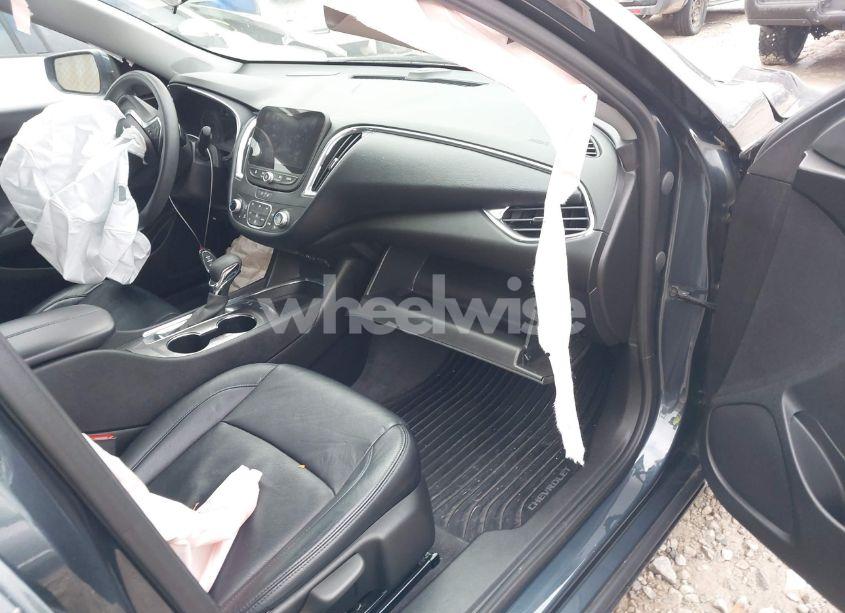 Photo 5 of 2021 Chevrolet Malibu FWD LT (VIN 1G1ZD5STXMF048469)