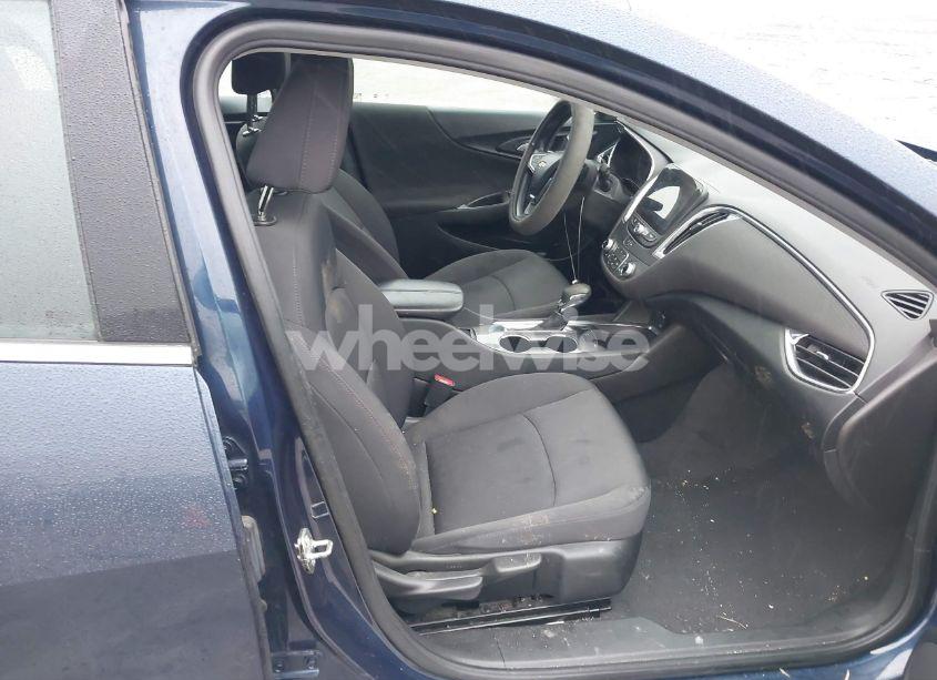 Photo 5 of 2021 Chevrolet Malibu FWD LT (VIN 1G1ZD5STXMF063652)