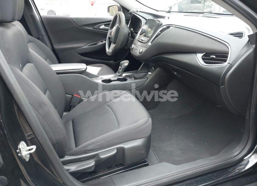 Photo 5 of 2021 Chevrolet Malibu FWD LT (VIN 1G1ZD5STXMF073257)