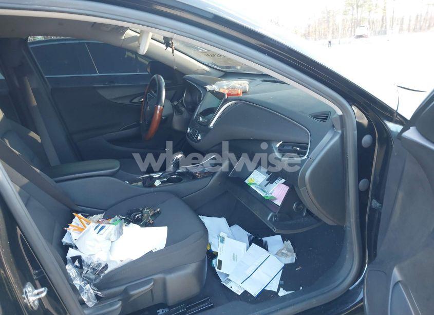 Photo 5 of 2022 Chevrolet Malibu FWD LT (VIN 1G1ZD5STXNF104282)