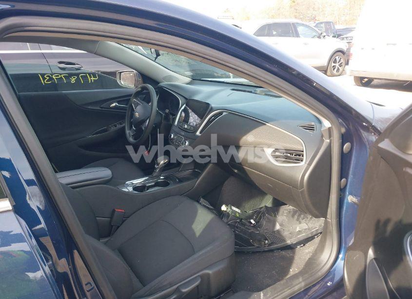 Photo 5 of 2022 Chevrolet Malibu FWD LT (VIN 1G1ZD5STXNF120353)