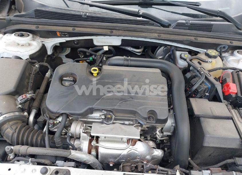 Photo 10 of 2022 Chevrolet Malibu FWD LT (VIN 1G1ZD5STXNF143096)