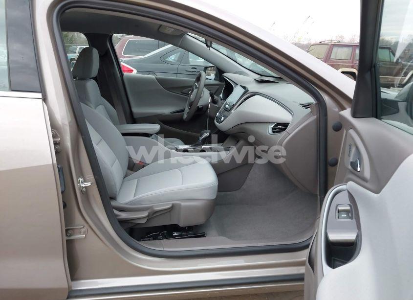 Photo 5 of 2023 Chevrolet Malibu FWD 1LT (VIN 1G1ZD5STXPF173122)