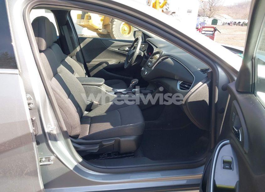 Photo 5 of 2024 Chevrolet Malibu FWD 1LT (VIN 1G1ZD5STXRF135358)